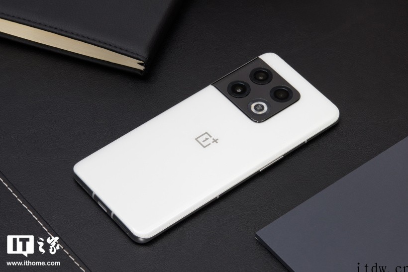 【IT之家开箱】一加 10 Pro 胖达白 512GB 至尊