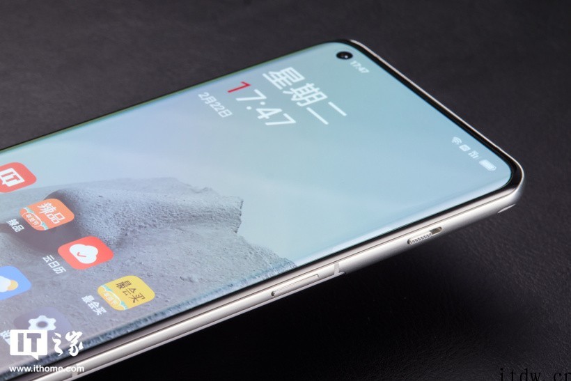 【IT之家开箱】一加 10 Pro 胖达白 512GB 至尊