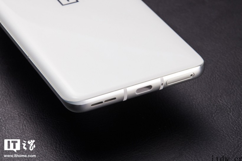 【IT之家开箱】一加 10 Pro 胖达白 512GB 至尊