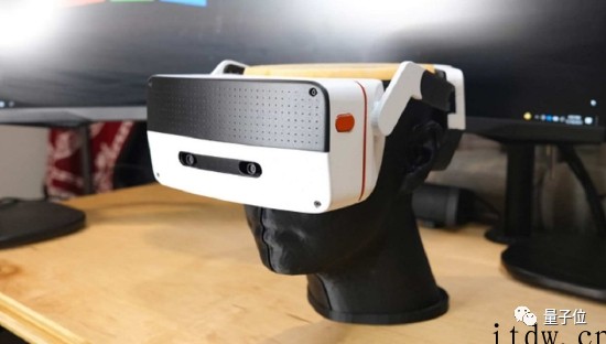 花17000元在元宇宙里用 Linux?VR 电脑头显就是主