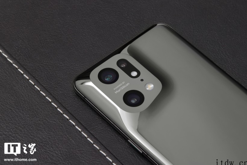 【IT之家开箱】OPPO Find X5 Pro 图赏:触感