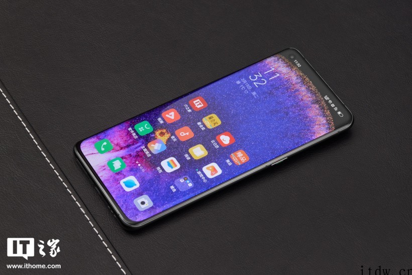 【IT之家开箱】OPPO Find X5 Pro 图赏:触感