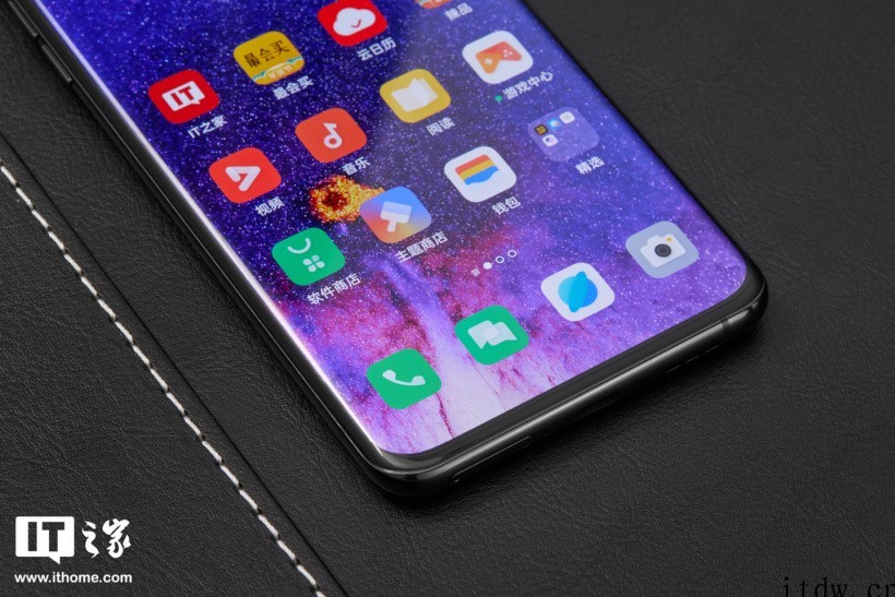 【IT之家开箱】OPPO Find X5 Pro 图赏:触感