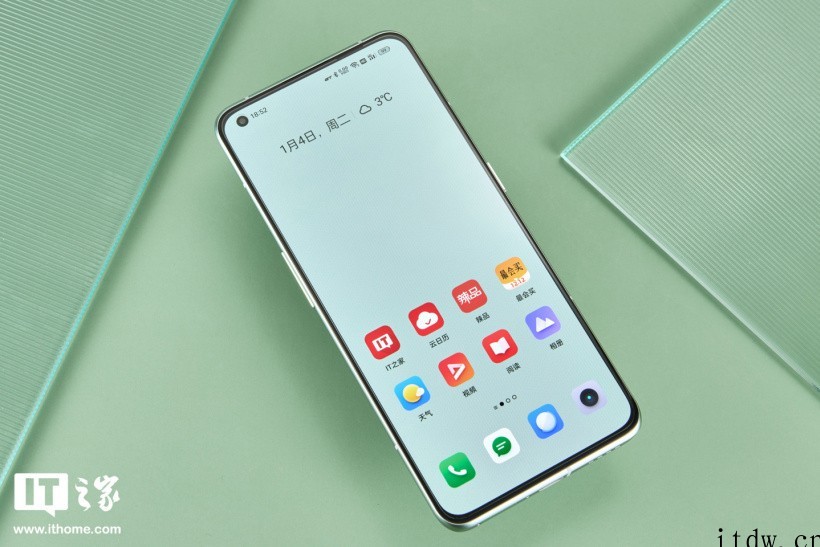 拼多多送福利:苹果绿色 iPhone 13 系列 / SE 