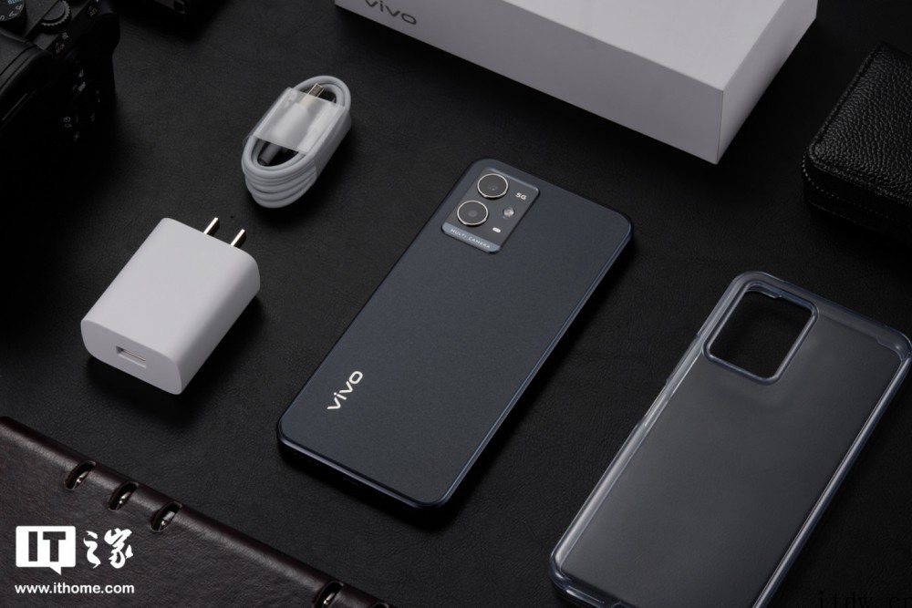 【IT之家开箱】vivo Y33s 5G 手机图赏:清蓝微光