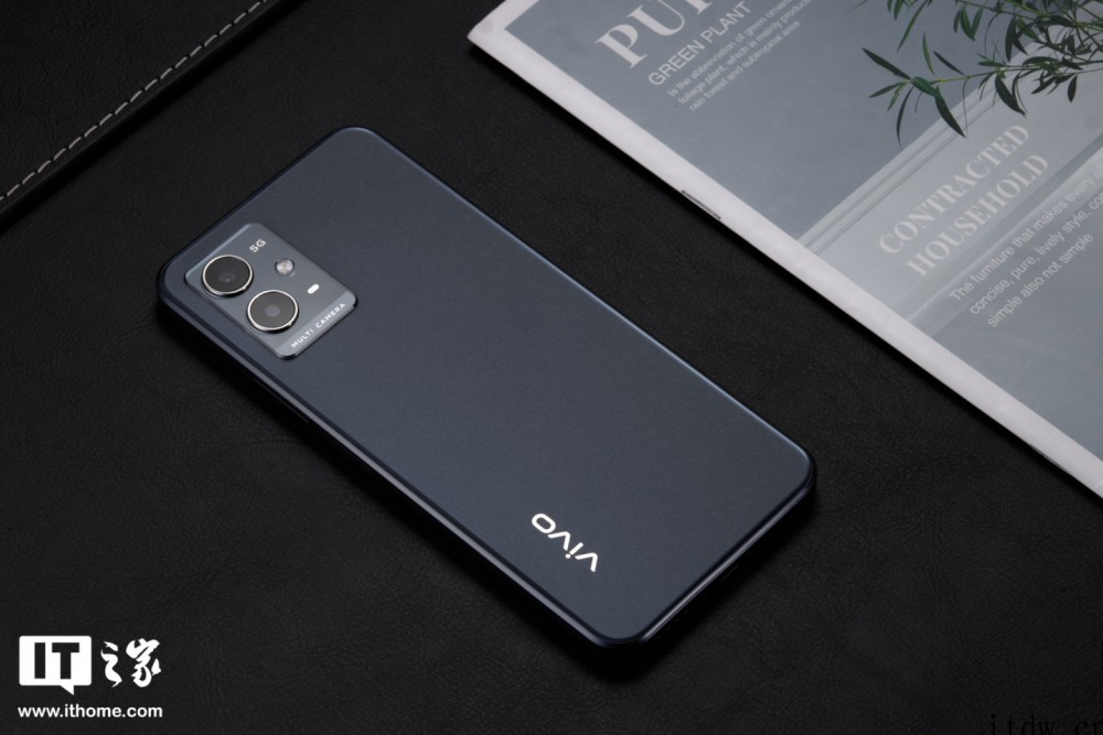 【IT之家开箱】vivo Y33s 5G 手机图赏:清蓝微光