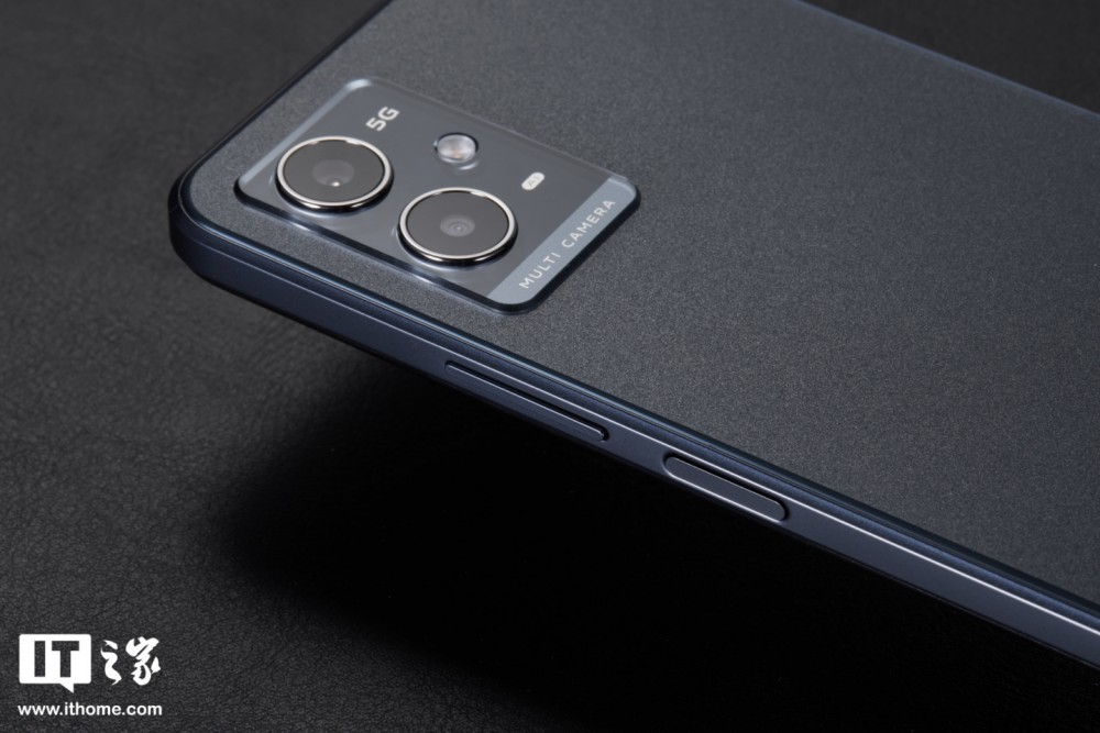 【IT之家开箱】vivo Y33s 5G 手机图赏:清蓝微光
