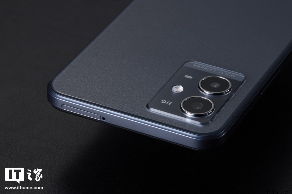 【IT之家开箱】vivo Y33s 5G 手机图赏:清蓝微光