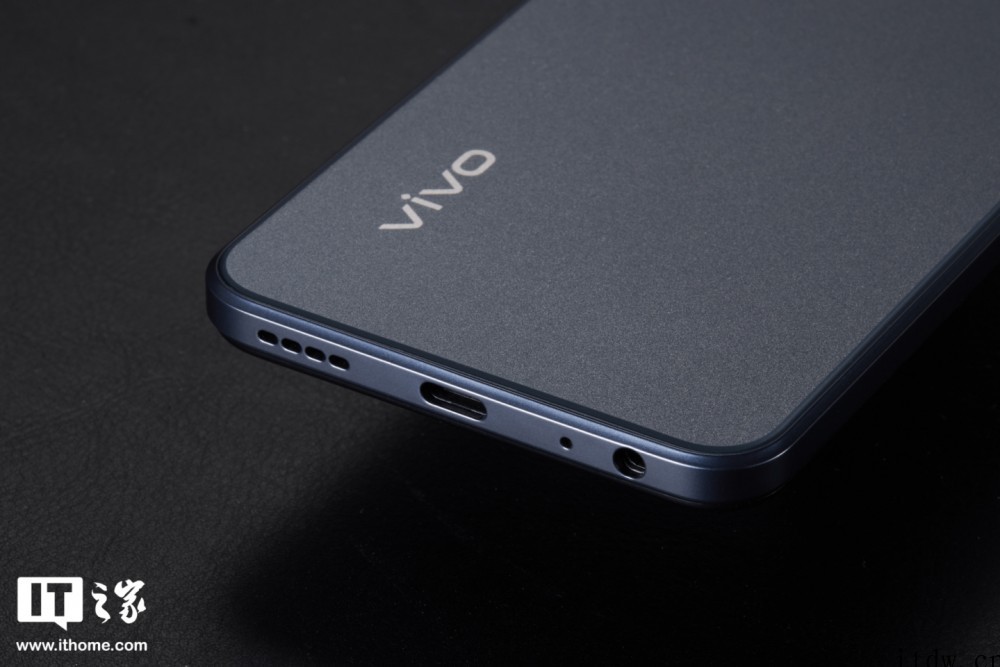 【IT之家开箱】vivo Y33s 5G 手机图赏:清蓝微光