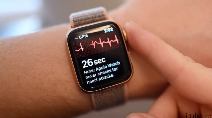 苹果手表 Apple Watch 心电图检测救了一名印度牙医