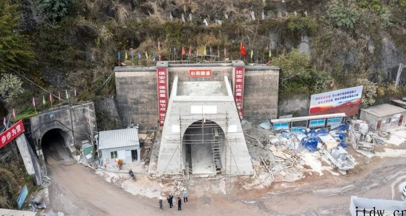 历时14年!大瑞铁路杉阳隧道终于贯通:全长 13