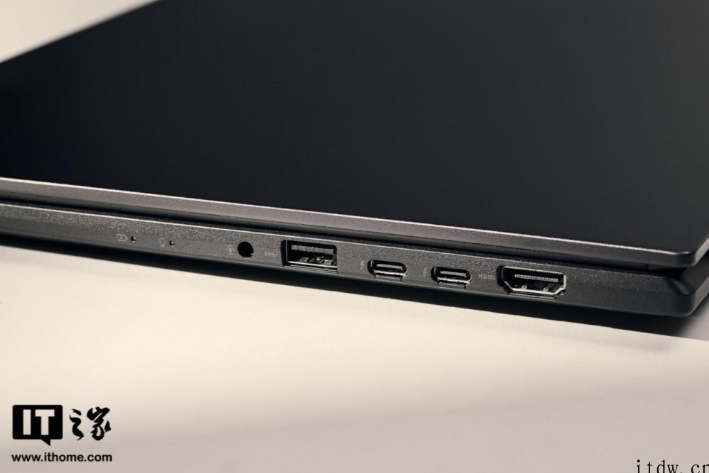 【IT之家开箱】华硕无双图赏:出众高刷 OLED 加持,激进