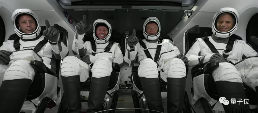 马斯克 SpaceX 再次创造历史!三位太空游客坐五手火箭成