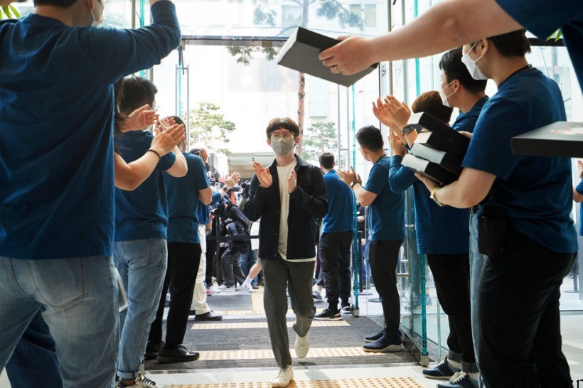 韩国最大Apple Store 开业,苹果还为预约用户送上特