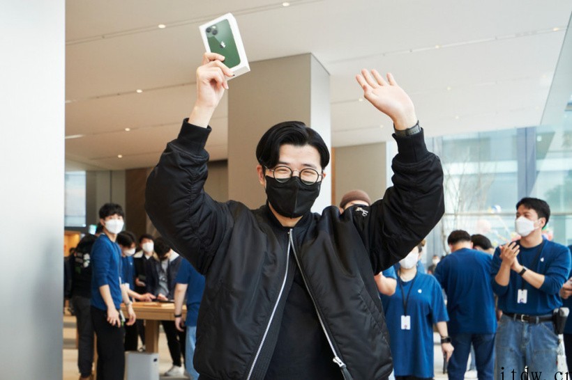 韩国最大Apple Store 开业,苹果还为预约用户送上特