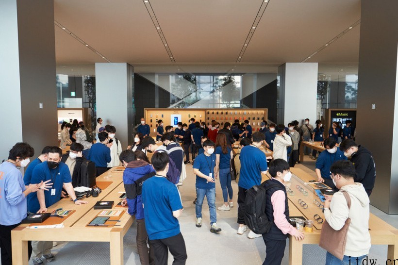 韩国最大Apple Store 开业,苹果还为预约用户送上特