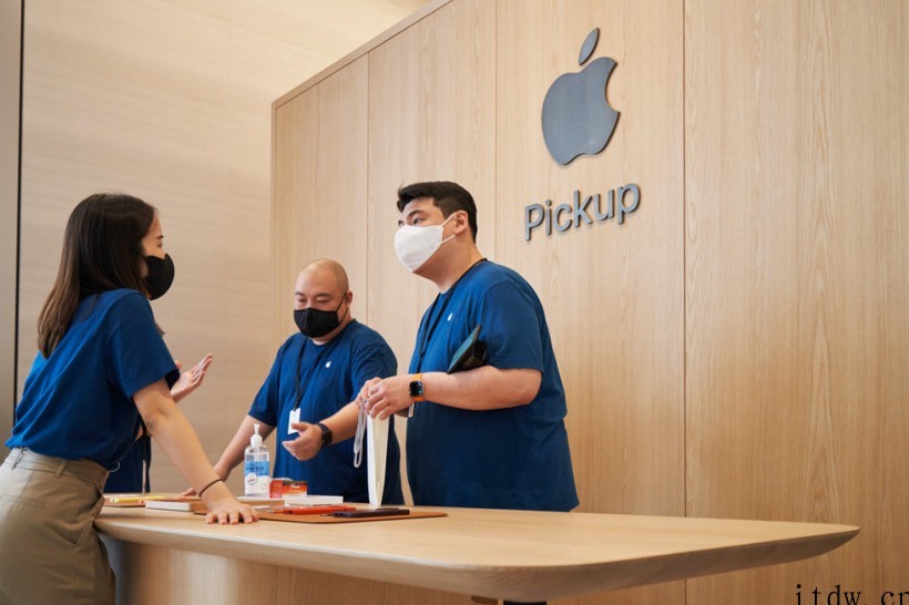 韩国最大Apple Store 开业,苹果还为预约用户送上特
