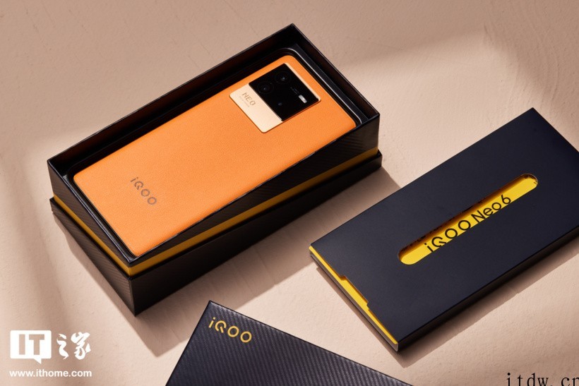 【IT之家开箱】iQOO Neo6 图赏:“朋克”荔枝纹搭配