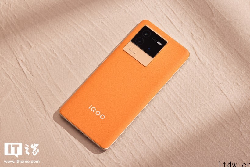 【IT之家开箱】iQOO Neo6 图赏:“朋克”荔枝纹搭配