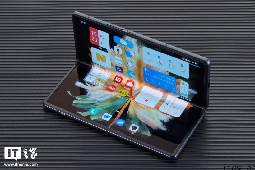 【IT之家开箱】vivo X Fold 旗舰图赏:折叠机集大