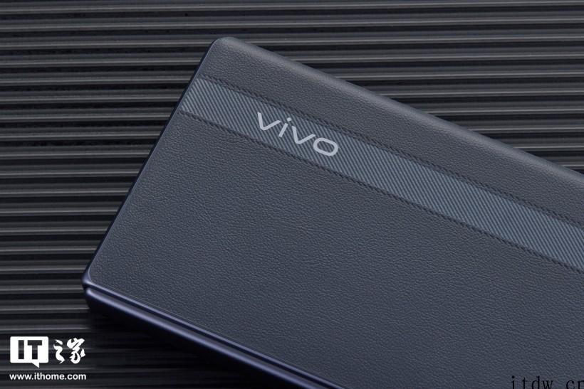 【IT之家开箱】vivo X Fold 旗舰图赏:折叠机集大