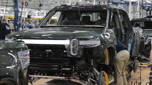 “特斯拉杀手”工厂开放日:Rivian CEO 详解战略、产