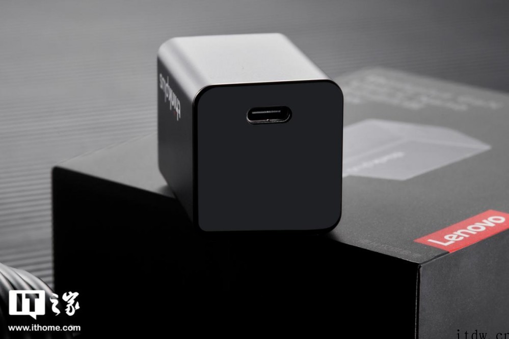 【IT之家开箱】 thinkplus 口红电源 Nano 6