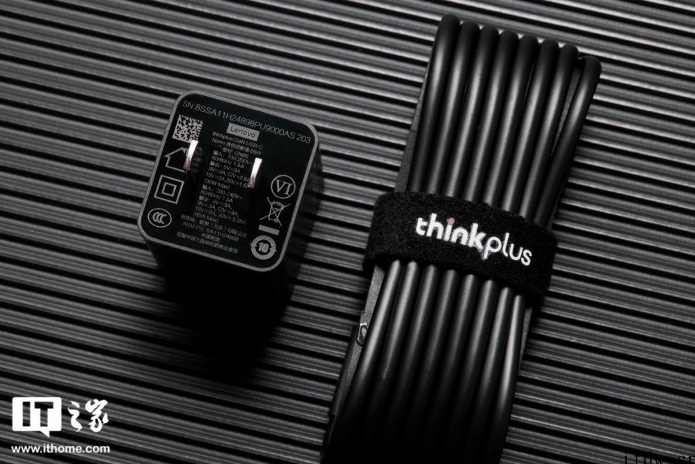 【IT之家开箱】 thinkplus 口红电源 Nano 6