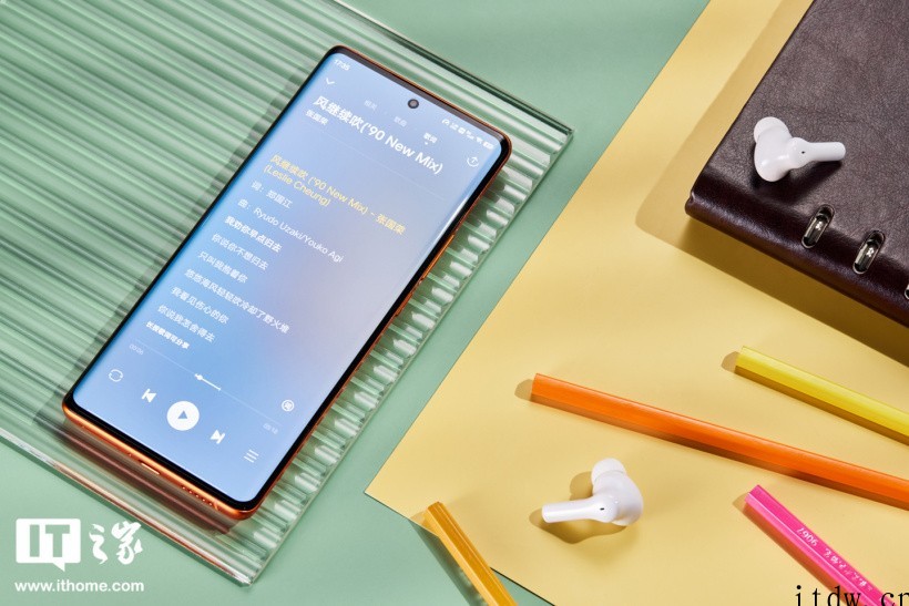 【IT之家开箱】vivo X80 图赏:搭载三星 E5 超感