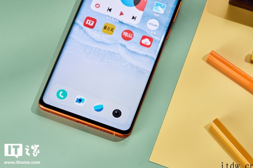 【IT之家开箱】vivo X80 图赏:搭载三星 E5 超感