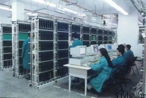 新中国成立后,国内邮电科研力量极为薄弱