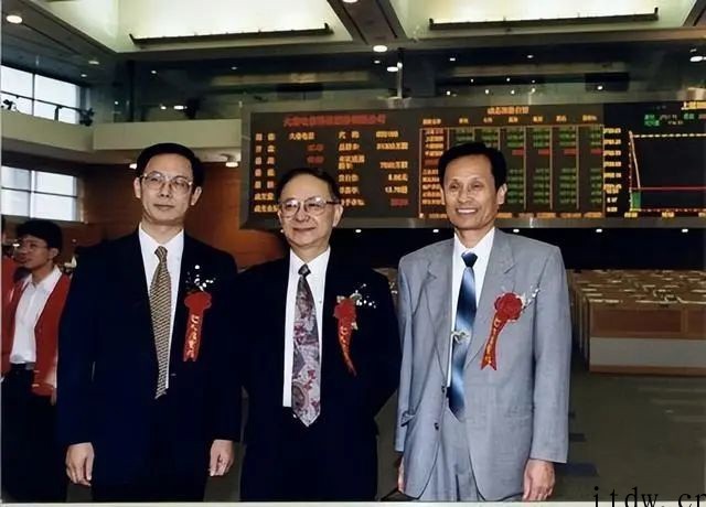 新中国成立后,国内邮电科研力量极为薄弱