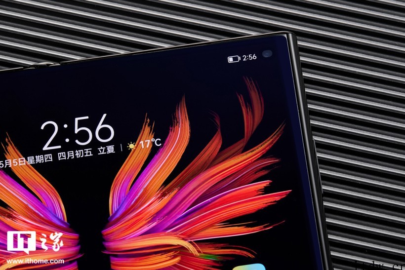【IT之家开箱】华为 Mate Xs 2 旗舰折叠屏手机图赏