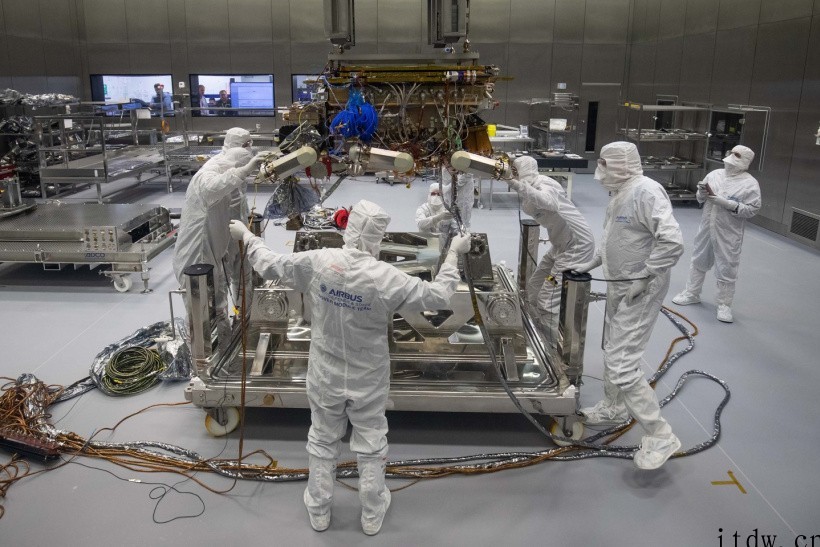要替代俄罗斯着陆器,欧洲ExoMars 火星车发射要到 20