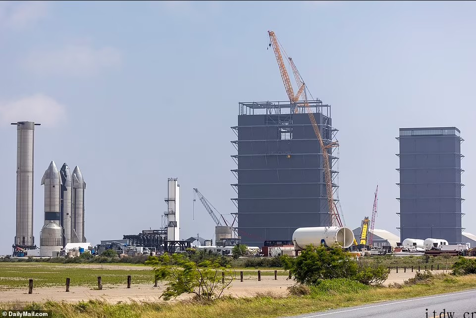 马斯克简陋住宅曝光:距 SpaceX 星舰基地仅一个街区,价