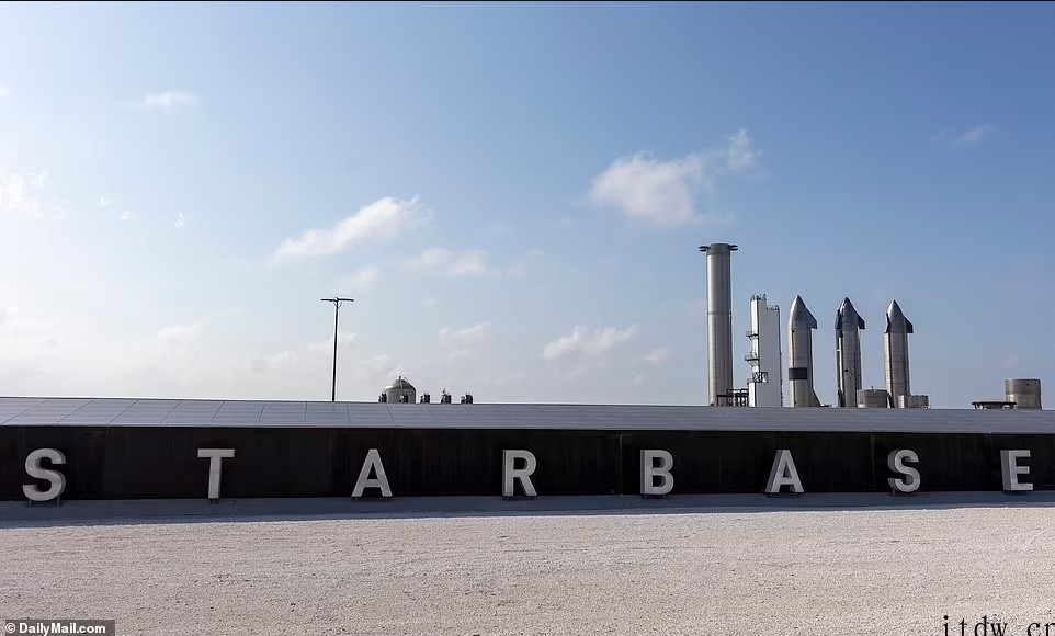 马斯克简陋住宅曝光:距 SpaceX 星舰基地仅一个街区,价