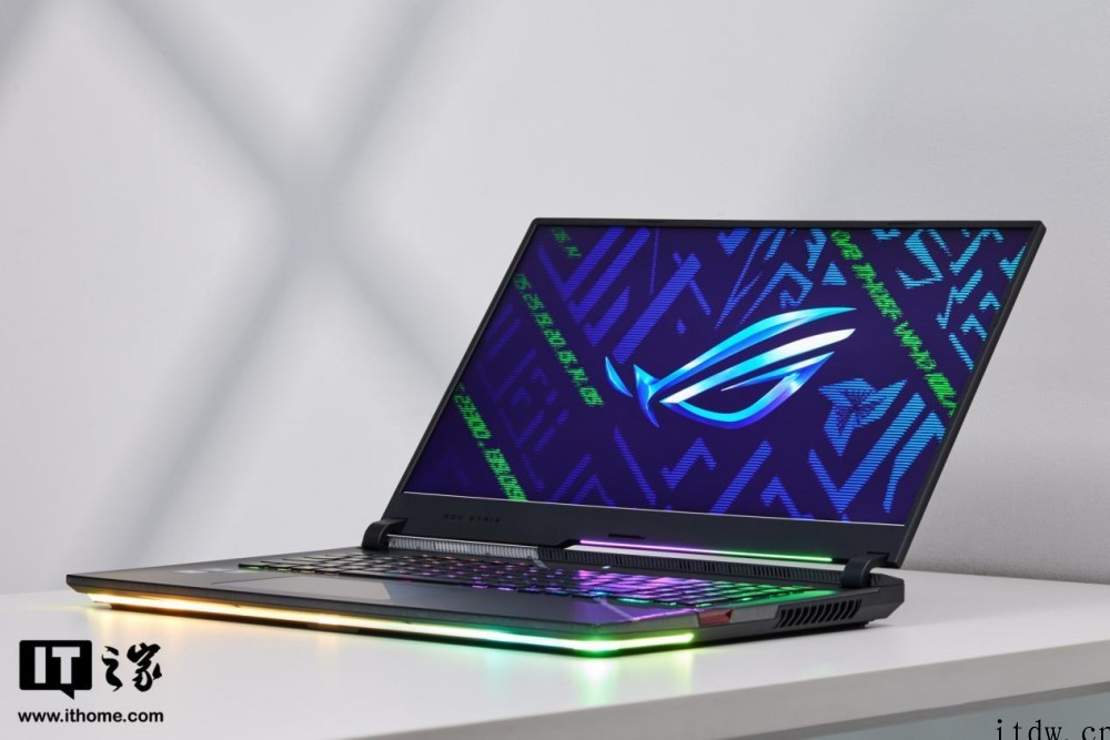 【IT之家开箱】ROG 枪神 6 Plus 超竞版图赏:隐形