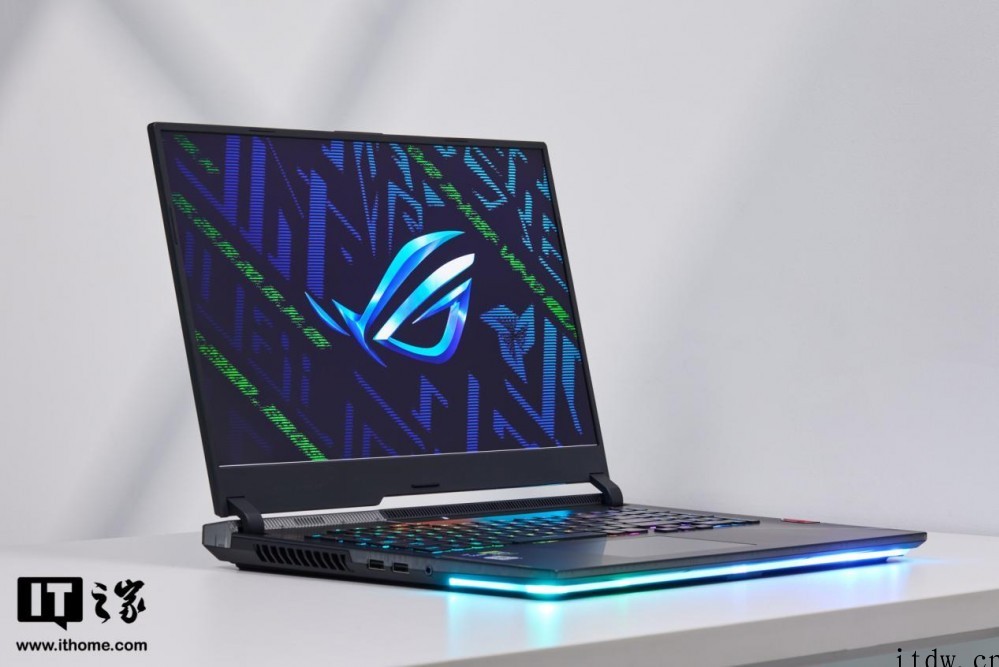 【IT之家开箱】ROG 枪神 6 Plus 超竞版图赏:隐形