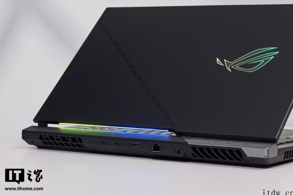 【IT之家开箱】ROG 枪神 6 Plus 超竞版图赏:隐形