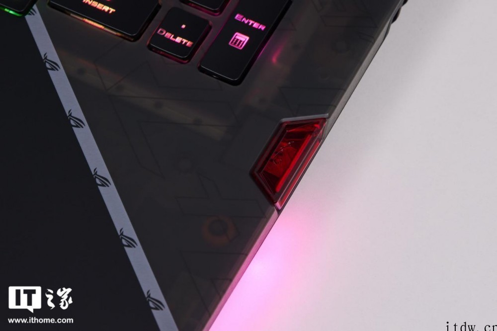 【IT之家开箱】ROG 枪神 6 Plus 超竞版图赏:隐形