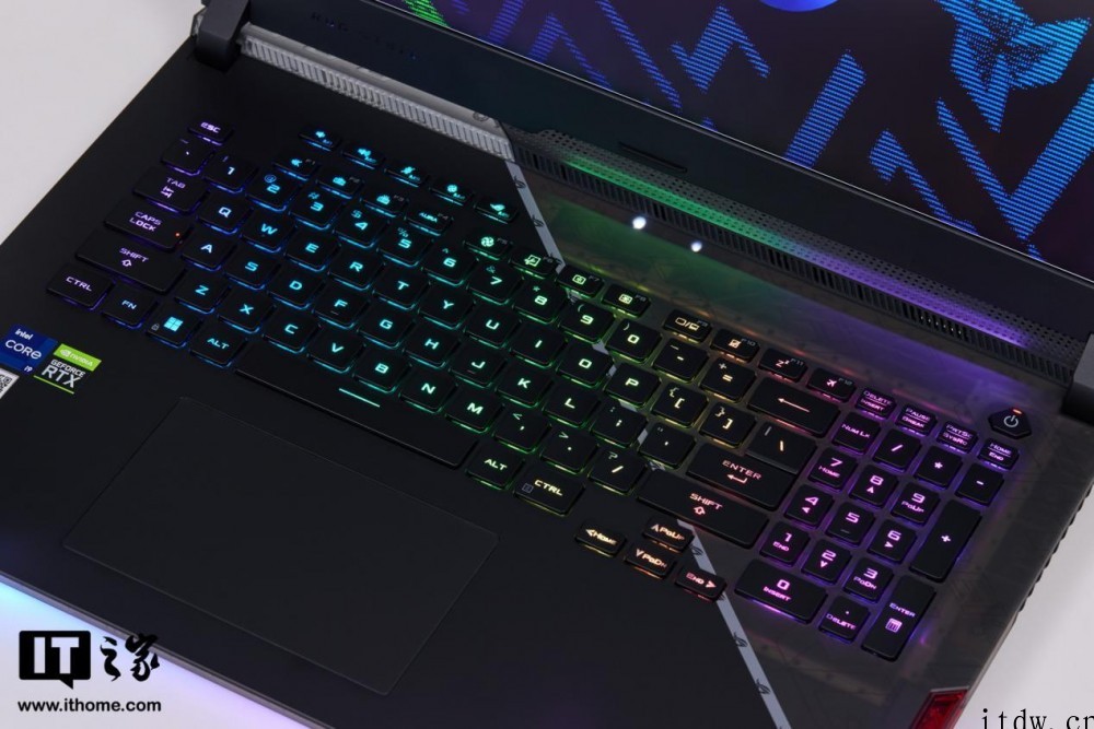 【IT之家开箱】ROG 枪神 6 Plus 超竞版图赏:隐形