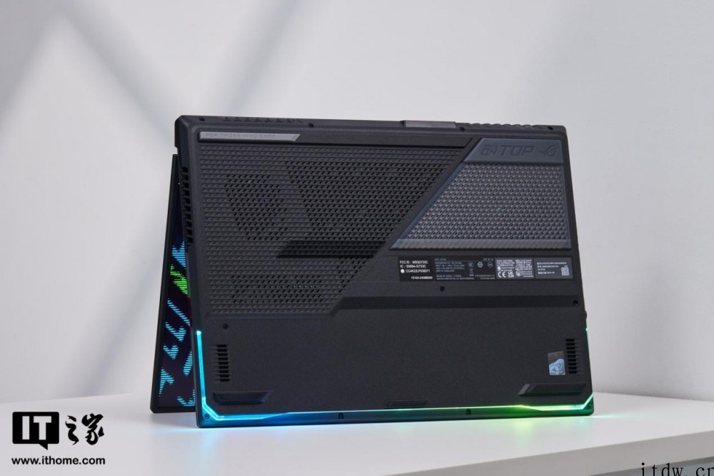 【IT之家开箱】ROG 枪神 6 Plus 超竞版图赏:隐形