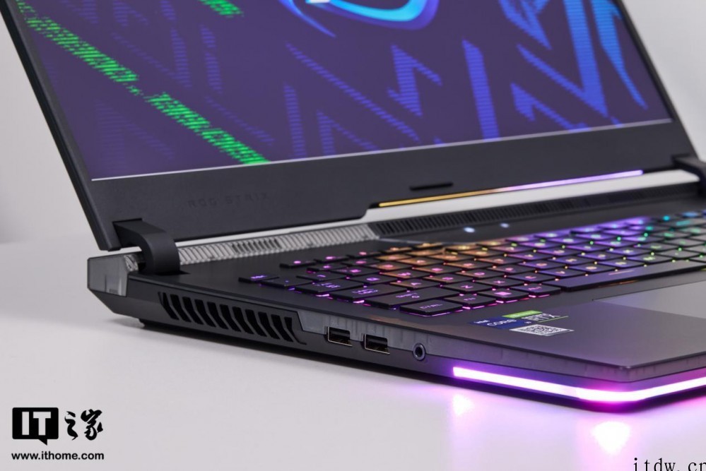 【IT之家开箱】ROG 枪神 6 Plus 超竞版图赏:隐形