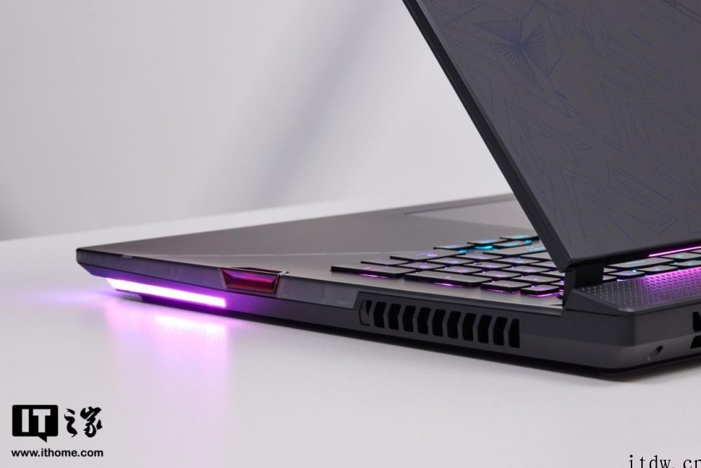 【IT之家开箱】ROG 枪神 6 Plus 超竞版图赏:隐形