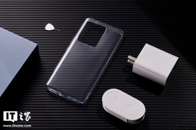 【IT之家开箱】vivo S15 Pro 图赏:双镜云窗设计