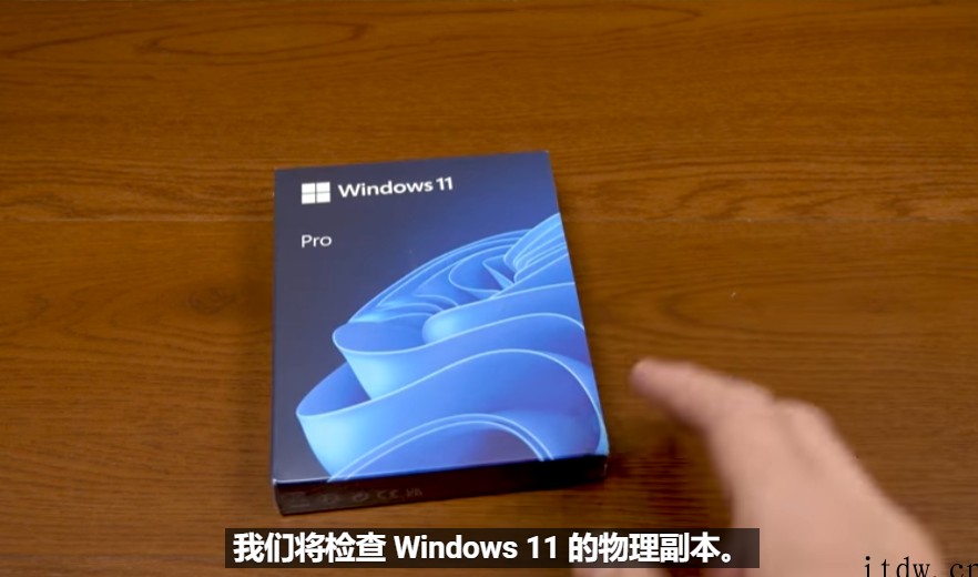 微软实体彩盒版 U 盘曝光,仍印有 Win10 标志