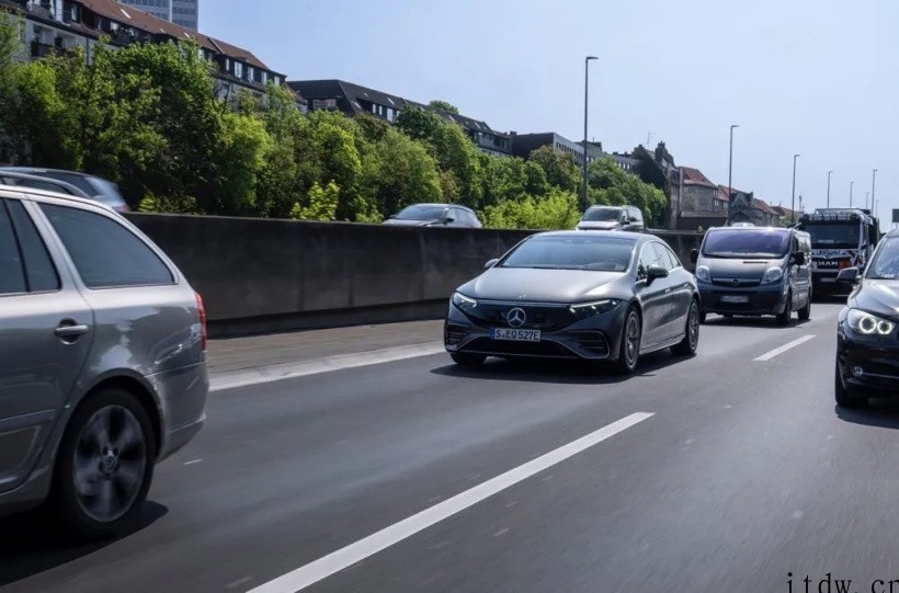 奔驰L3试乘:路上越堵越好用,但跟车距离太吓人