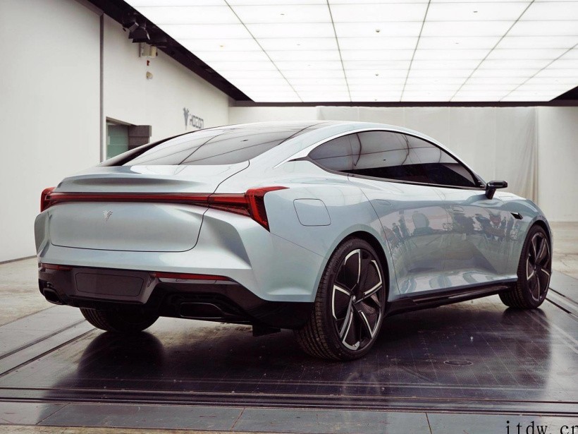 哪咤 S 更多细节曝光:有增程、纯电两种版本,将于 6 月开