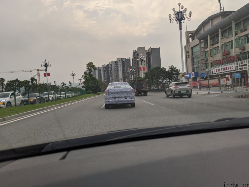 小鹏全新SUV谍照曝光:代号“F30”,有望明年发布