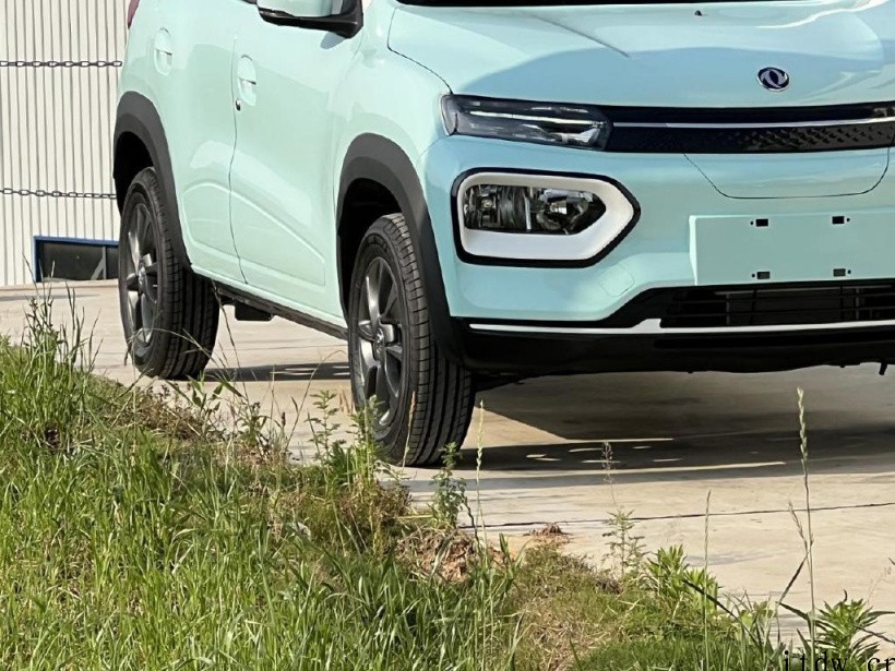 定位小型 SUV,东风 EV 新能源新车谍照曝光